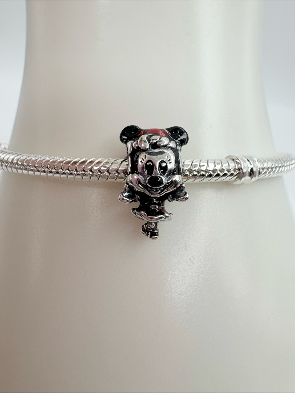Pandora Disney Minnie Mouse Holiday Charm